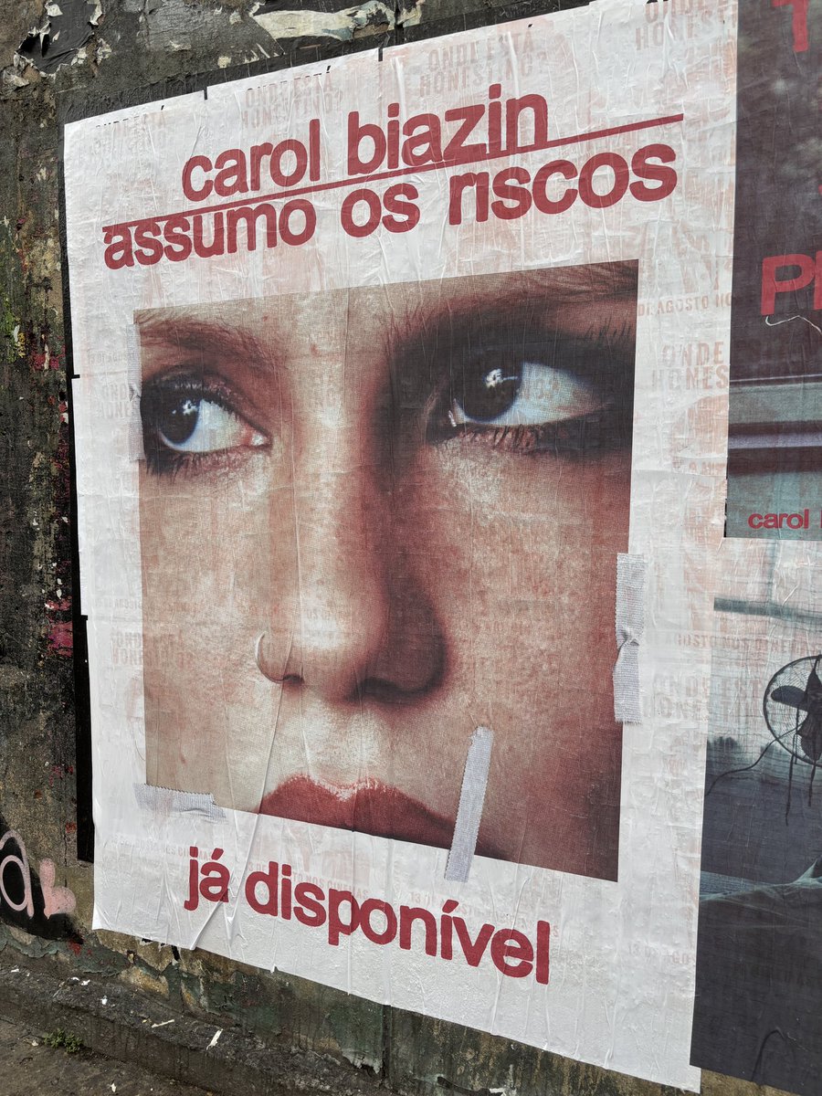 brinacabello's tweet photo. voltando do estágio e acabei de ver o meu amor @carolbiazin aqui 📍 em botafogo ❤️ TE AMO MUITOOO https://t.co/ZfncaFKJn0