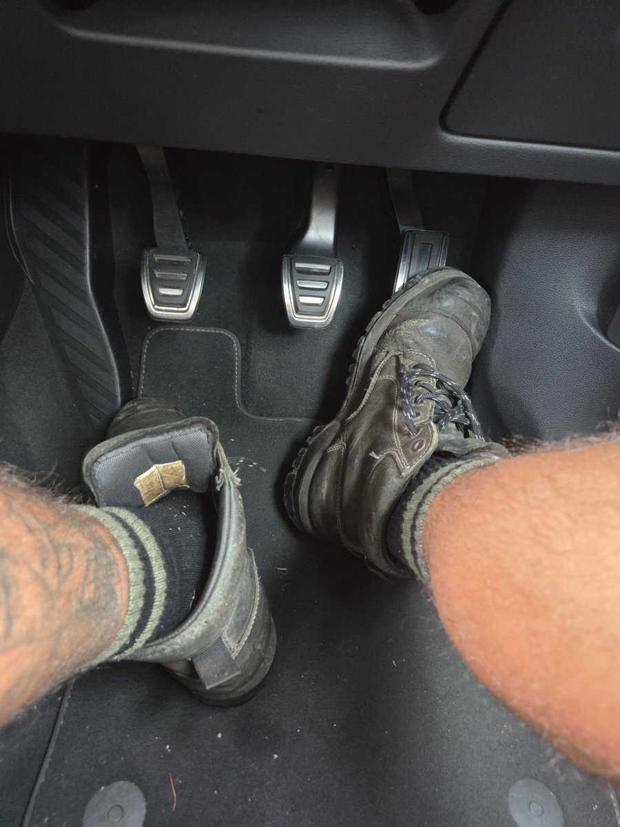 Bareboris11 tweet picture