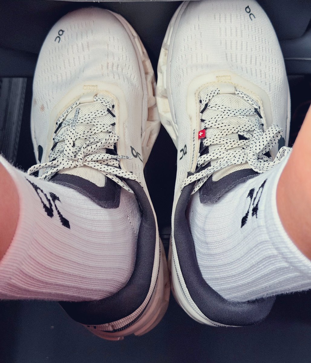 onlyboy1s's tweet photo. 👟🦶👅🧦😈 https://t.co/x0WEkvwPfE