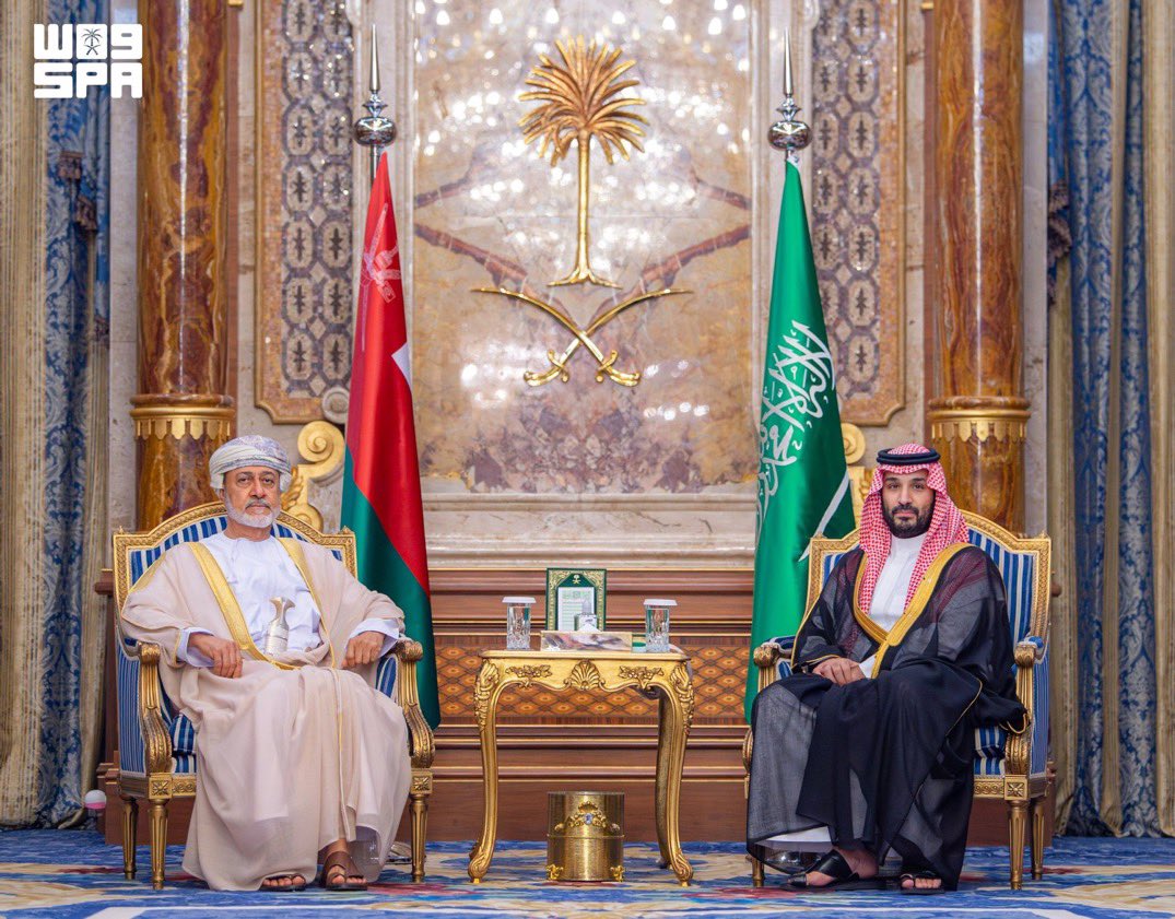 b_99d's tweet photo. @k_h99kh في لقاءٍ يحمل معاني الأخوة والحرص المشترك، يؤكد سمو سيدي #ولي_العهد‌ الأمير  #محمد_بن_سلمان وسلطان عُمان عمق العلاقات بين البلدين، وطموحهما نحو تعاون أكبر وآفاق واعدة تعود بالخير على الشعبين الشقيقين. 🇸🇦💚🇴🇲 https://t.co/oKEhzvGshR