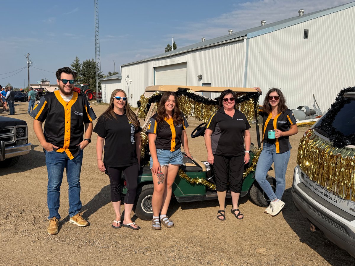 CrossroadsCU's tweet photo. 😎The Crossroads Crew had a blast at the Wadena Town &amp; Country Fair Parade on Saturday!

Karson, Linda, Megan, Syanne, Shayna, and Pauline (missing from photo) enjoyed handing out sunglasses, candy, and plenty of smiles. 🫶
 #CrossroadsCountry https://t.co/fYUhy2q6Tv