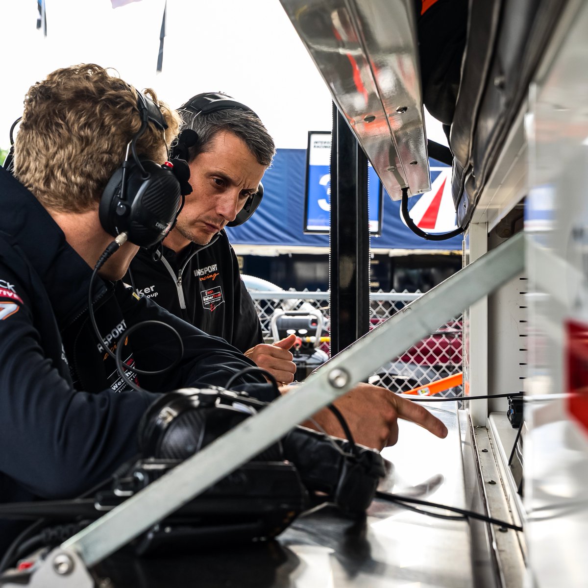 hallbilly7871's tweet photo. The work behind the racing. Every lap brings new information, decisions, and opportunities to adapt. Staying connected and making the right calls when it matters. https://t.co/LABbDgOIEK