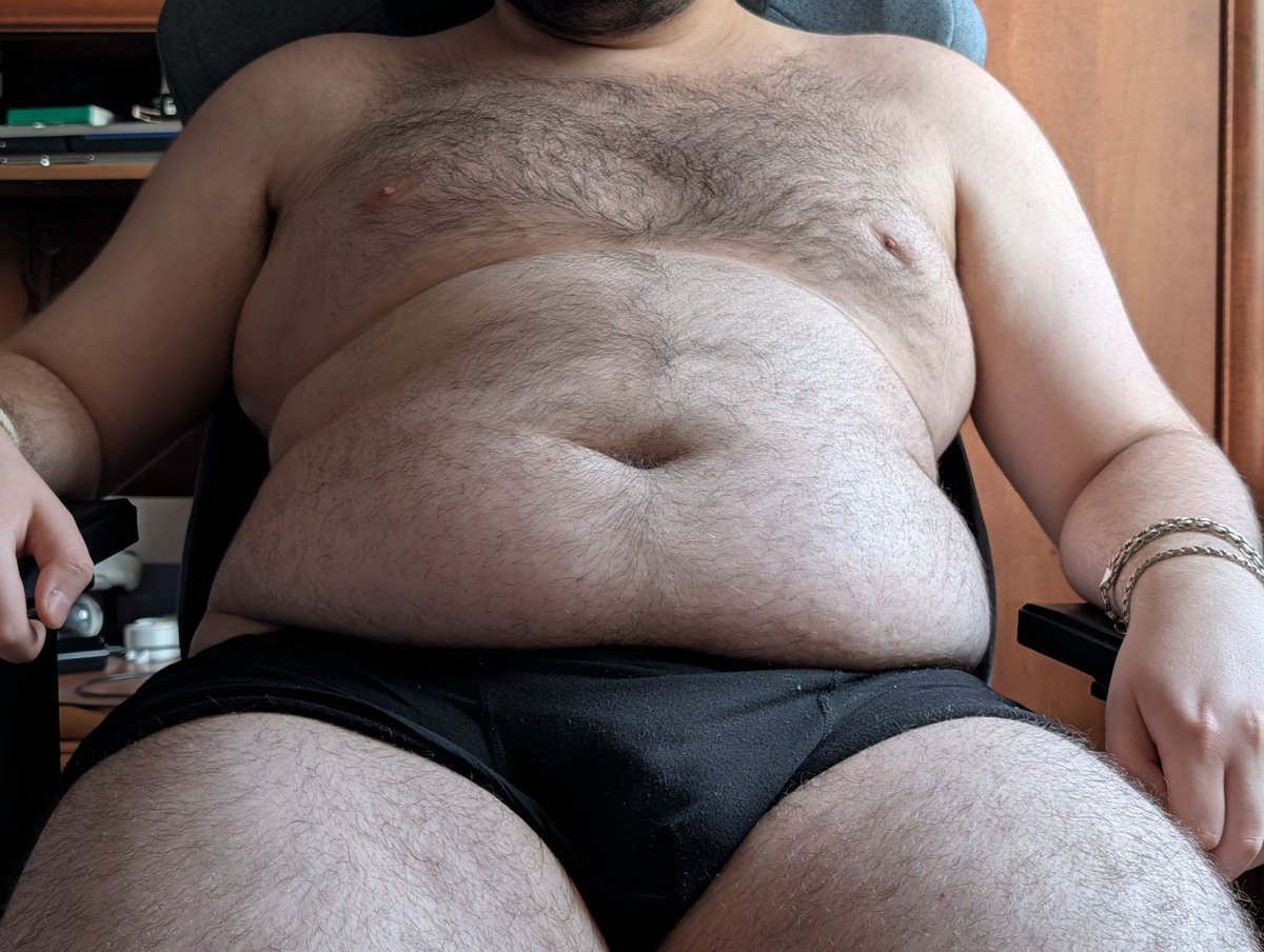 fatty_yeed's tweet photo. Feed me, bro, it's tummy tuesday https://t.co/xpd7TEofaR