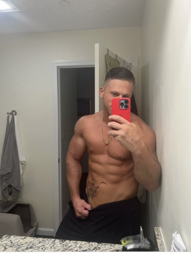 AliinScott's tweet photo. Hello how are you all going 
Dm if you are interested in gay 

I am here for gay😘😘😘😘 https://t.co/37TGXj6pYO