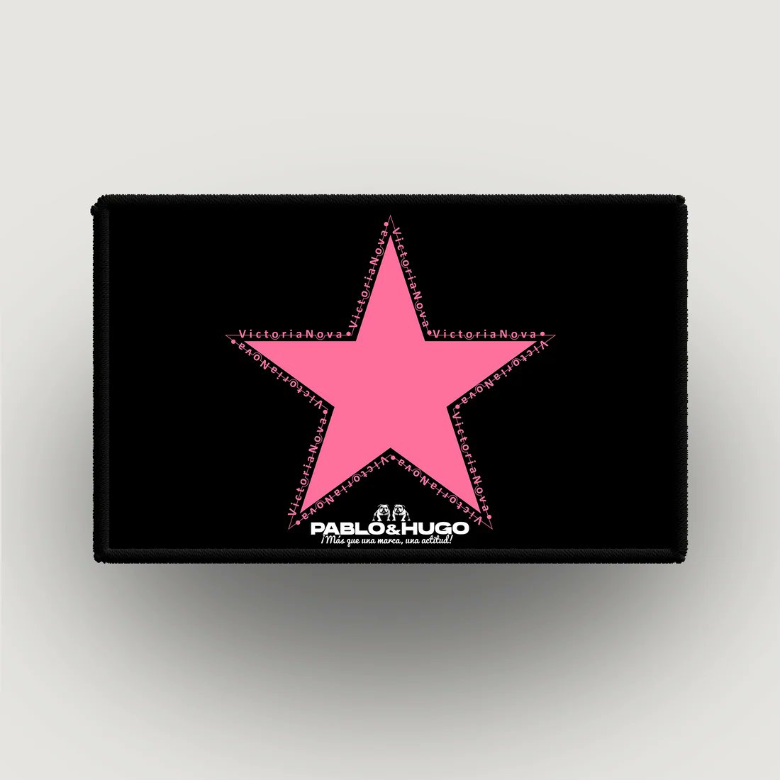 PabloHugoMarca's tweet photo. Chez Pablo &amp; Hugo, nous sommes très fiers de vous présenter le nouveau logo @Victoria_Nova_  Star.

Disponible dès maintenant en patch interchangeable.

Découvrir le patch :
https://t.co/hzTLFVxgvO

Pablo &amp; Hugo
¡Más que una Marca, una Actitud! https://t.co/tbG8plWOOD
