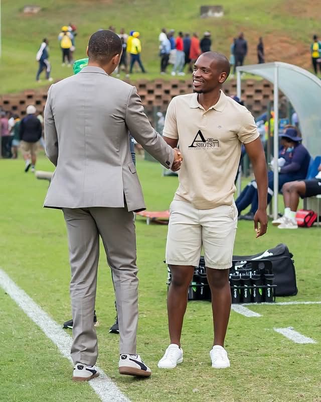 NaleRunner's tweet photo. The gentleman wearing Puma is Thlopie Motsepe,the Chairman of Mamelodi Sundowns and the son to Dr Patrice Motsepe. https://t.co/VeXOBmvROV