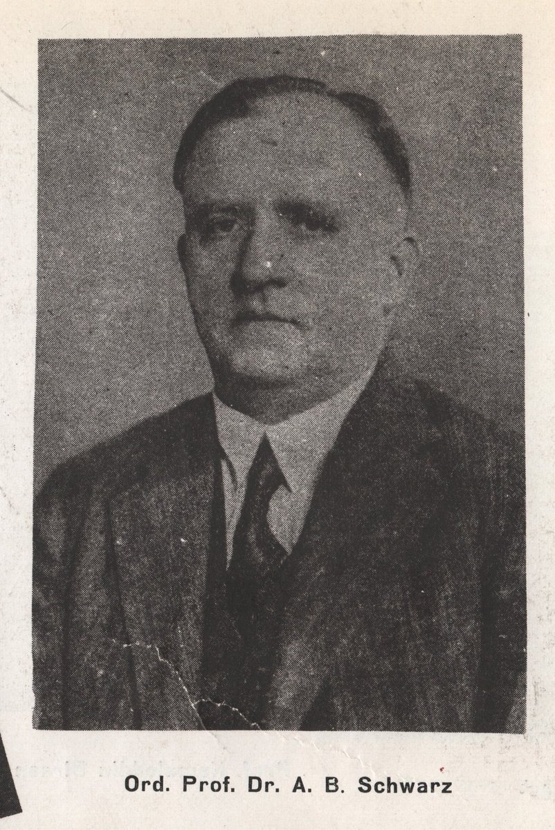 avtugaydin's tweet photo. Ord. Prof. Dr. Andreas Bertalan Schwarz'ın İÜHF Mukayeseli Medeni Hukuk dersi (11 Kasım 1943):

Gerek Roma Hukuku gerek Mukayeseli Medeni Hukuk, Hususî Hukuk çerçevesini aşan mevzulardır. Zaten bir memlekette hukukun çerçevesini aşmak için mevcut olan yollar da:

1) Hukuk Tarihi, veya
2) Mukayeseli Medeni Hukuktur.

I. Mukayeseli Medenî Hukukun EHEMMİYETİ ve VAZİFELERİ

19 uncu asırdan beri çok ehemmiyet iktisap etmiş bulunmaktadır. Bunu bir kere bu husustaki teşkilâttan, bilhassa enstitülerden, kongrelerden, beynelmilel mecmualardan anlıyoruz.

İlk dünya harbinden bu güne kadarki inkişafın bu harpten sonra vâsi bir mikyasa çıkacağını sanıyoruz.

Eski zamanlarda devletler arasında denebilir ki müşterek bir hukuk vardı ki o da Roma Hukuku idi. Ne zaman ki Codification'lar yapılmaya başladı o zaman hukuk bakımından memleketler arasında bir tecerrüd meydana geldi.

İşte 19 uncu asırda bilhassa Codification'lar sebebile her memleket kendi hukuku ile meşgul bulunuyordu.