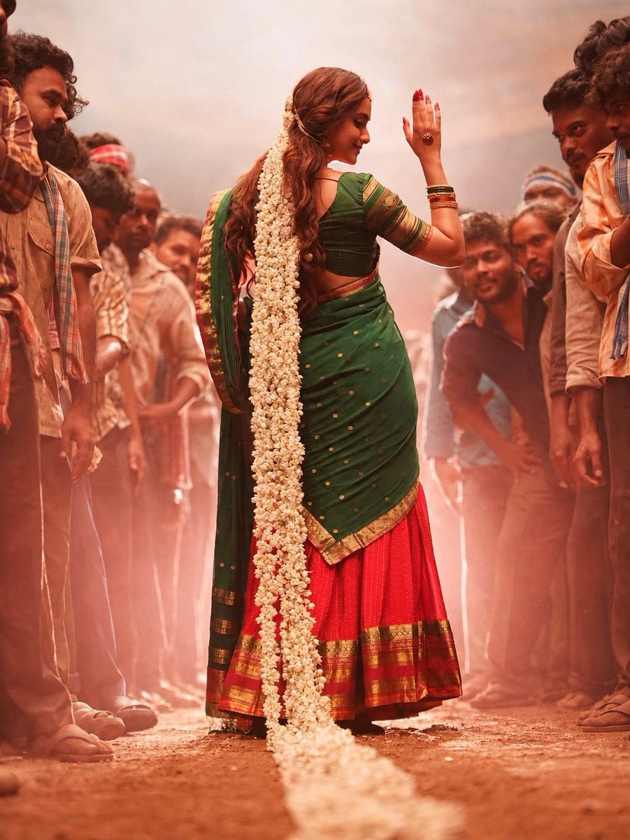 SaiKeerthy_'s tweet photo. Kitty’s costume from the #YeshaNagula song is creating a huge buzz 🔥 The outfit is trending heavily, with fans loving the look and demand for the costume reportedly seeing a good rise. Looks like Kitty ’s style is turning into a trend of its own! ❤️‍🔥

@KeerthyOfficial 💃 https://t.co/MATVclci7j
