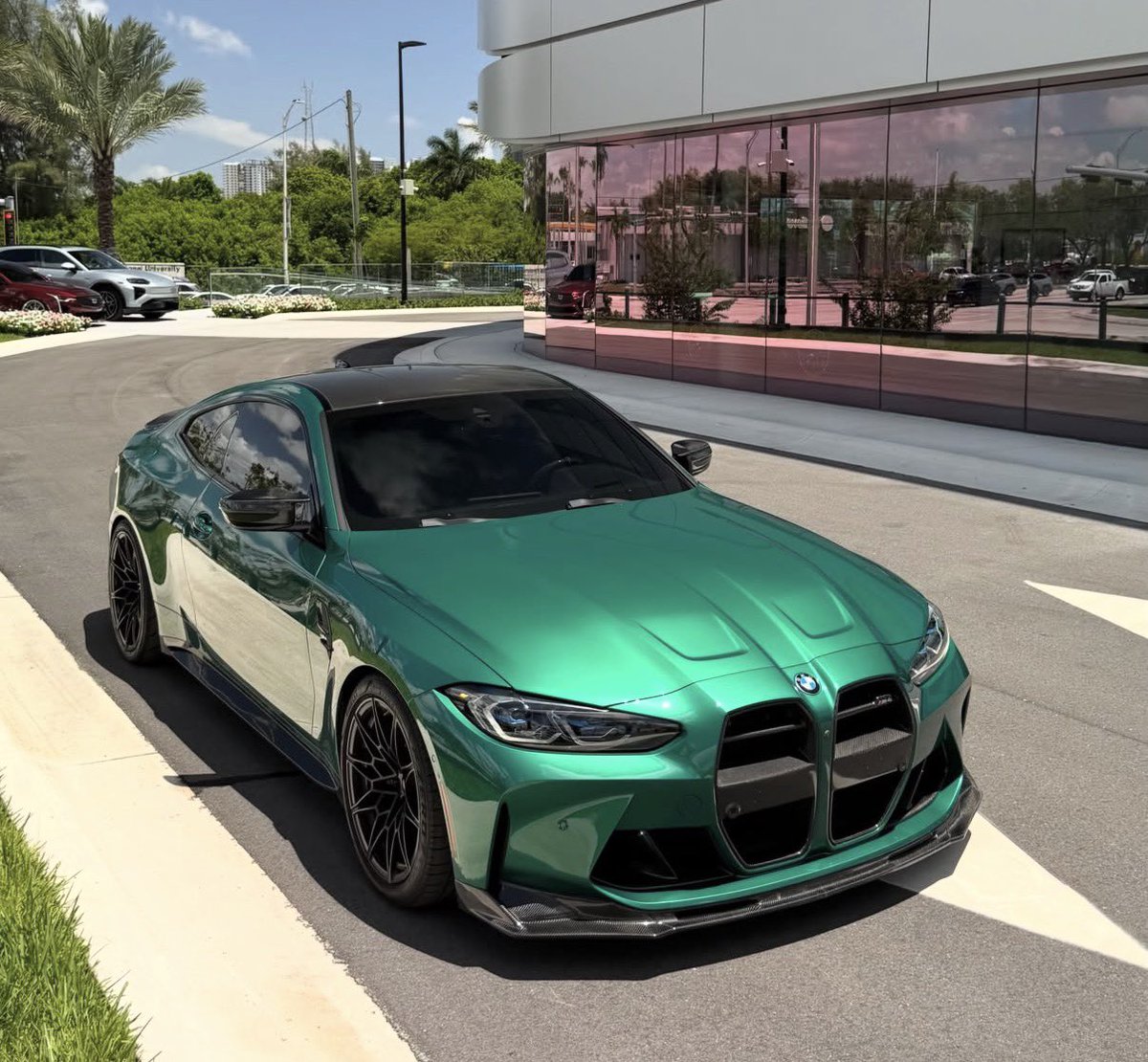 carpxrnpicx's tweet photo. BMW M4 Competition https://t.co/VNgJMtqPln