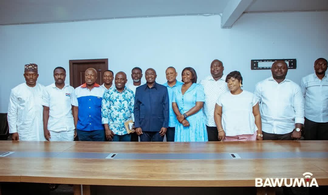 BawumiaCampaign's tweet photo. The newly elected NPP Ashanti regional executives have paid an official visit to the flagbearer, Dr. Bawumia at his office today. https://t.co/Su79y5vBc0