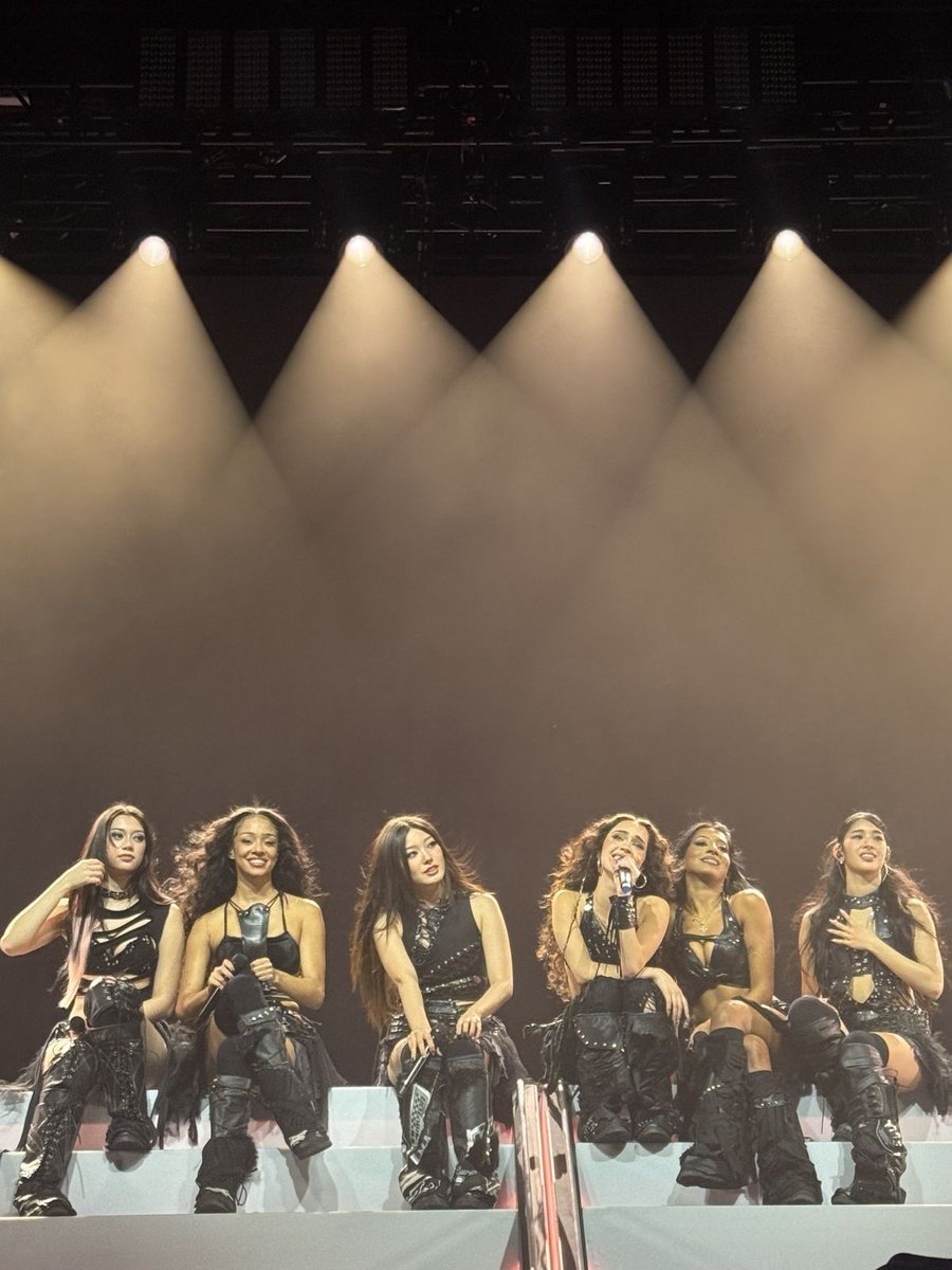 meiyokmarz's tweet photo. i wish my girls the best of luck on tour but the beautiful chaos tour will always be THEE tour https://t.co/xjL762UuEm