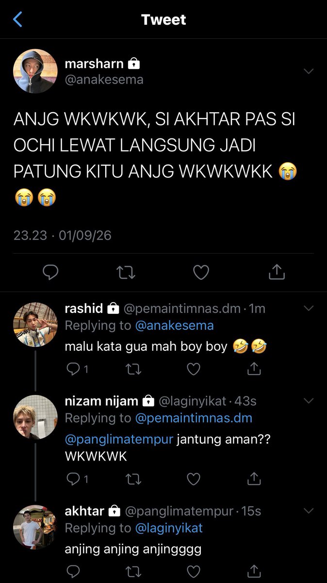 estelerDHIK's tweet photo. a #keonhyeon au

— akhtar ( kh ) ketua ultras yang awalnya gak tertarik ngelihat mochi ( sh ) di gor karna pakai”an nya terlalu mencolok, tapi lama lama akhtar ( kh ) kepincut juga sama tingkah lakunya mochi ( sh ) yang menurut akhtar ( kh ) gemes.

estelerDHIK https://t.co/I1vrkfwmyJ