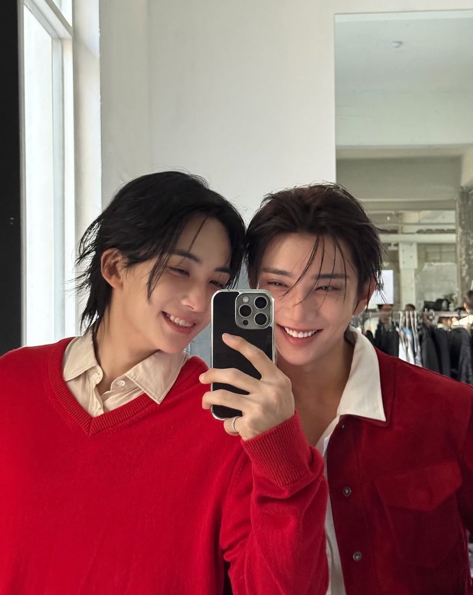 minghaocheoI_'s tweet photo. theyre the cutest fr ❤️

jeonghan's ig post           joshua's ig post https://t.co/FdODnh6BnN