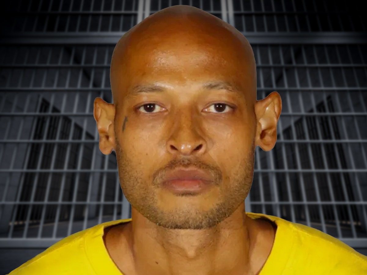 SirCooksSol's tweet photo. 😳 "Butt Sniffer" sex offender arrested again after allegedly sniffing shoppers.

Read more: https://t.co/rTYvC21zzc https://t.co/F9NGO8pRVt
