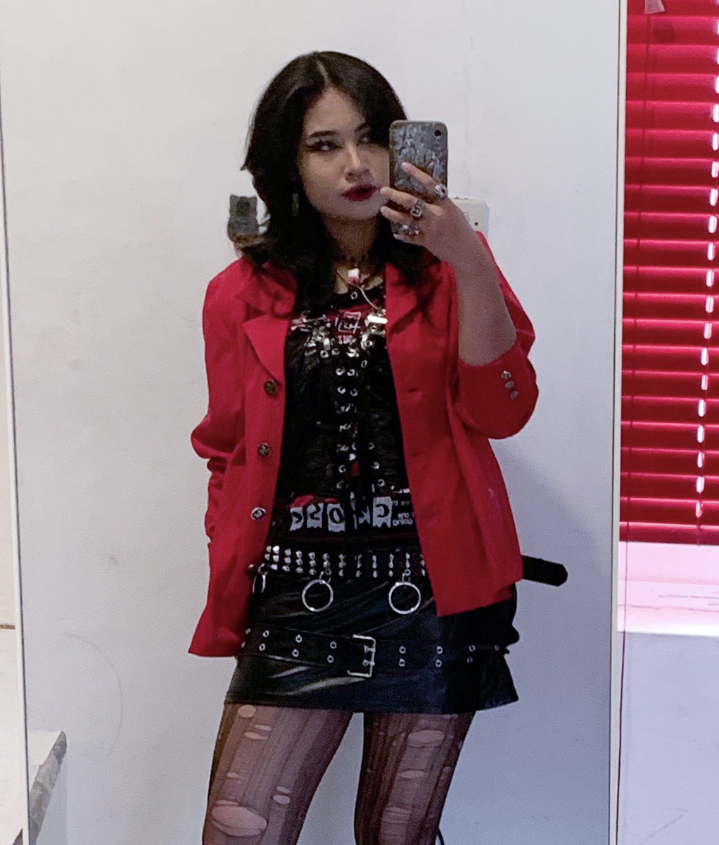vampphic's tweet photo. hi i’m dawn! you’ve doom-scrolled your way to my wearable art 🩸 enjoy! https://t.co/Yyx8KUEtqo