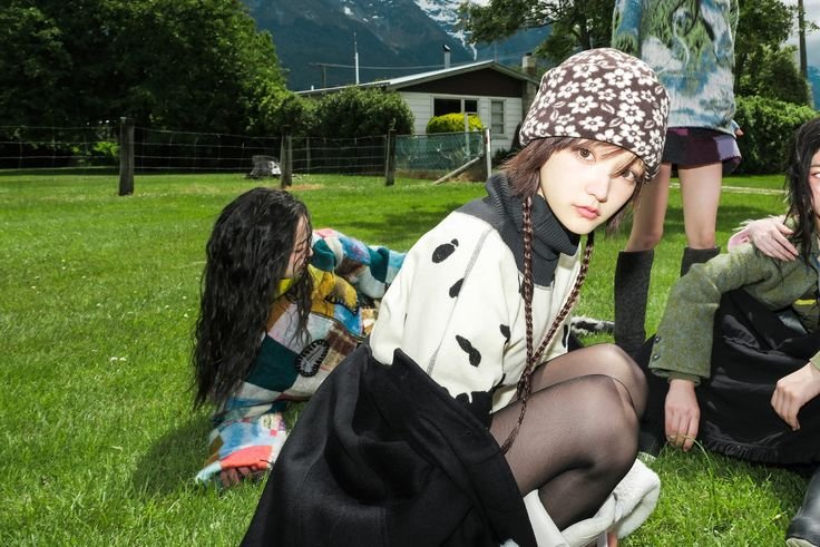 petalbitsy's tweet photo. they only had 5 insane face cards and nature with them https://t.co/1Gdrja9H5U
