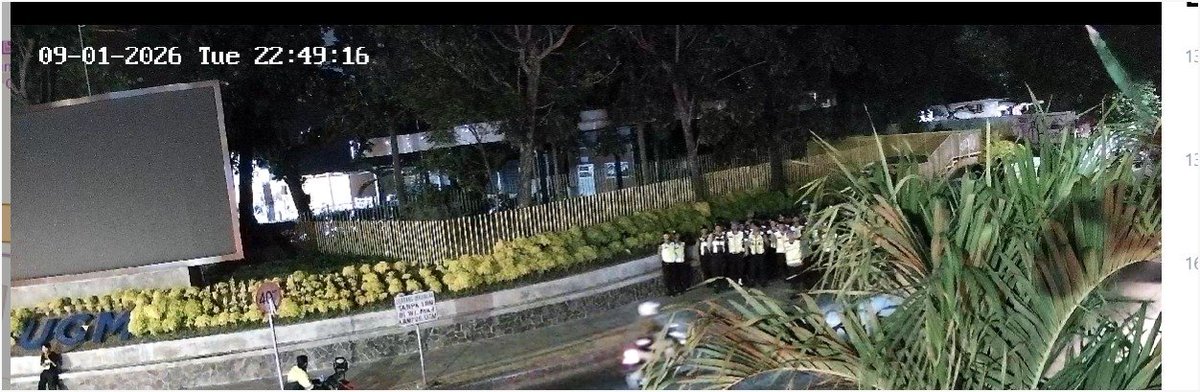 GERWANIDYKE's tweet photo. Polisi + ormas tadi kabarnya sweeping sampe masuk rumah sakit panti rapih ajg karna ada beberapa massa kedorong masuk sumpah sikapnya israel banget https://t.co/hwVbDi05cA