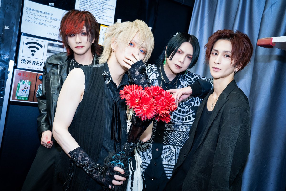 TOMA_Gerbera's tweet photo. 本日はプレ始動ライブ渋谷REX
「連撃」誠にありがとうございました！！
トラブルもあり、見てくださった皆様に100%の歌をお届けできなかったことが本当に悔しいですが…
2.5次元シンガーという特殊なスタイルを温かく受け入れてくださりありがとうございました✨
次のライブはいよいよ始動ライブ🎤
9/29バグサミ（Day1）です！
ご来場お待ちしております🌼