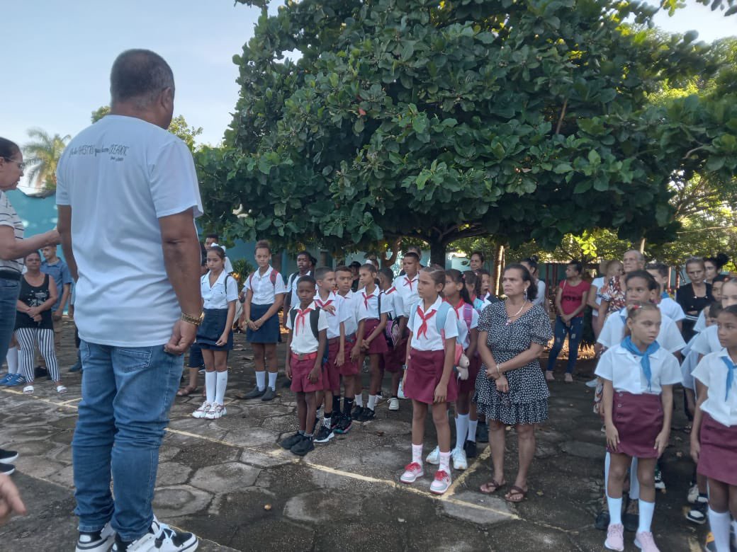 frajelarolando's tweet photo. Inició en Ciro Redondo, al igual que en todo el país el nuevo curso escolar 2026-2027. 
#PorCiroRedondoTodo
#LatirAvileño 
#CubaVencerá https://t.co/L1dAcjzSZc