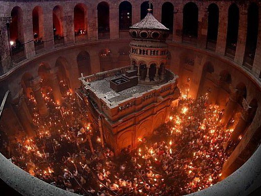 lechochretien's tweet photo. 🔴✝️ 𝗔𝗟𝗘𝗥𝗧𝗘 — Des FOUILLES sous la basilique du Saint-Sépulcre à Jérusalem apportent de nouvelles PREUVES que le lieu était autrefois un paysage mêlant tombes et espaces cultivés, CORRESPONDANT à la DESCRIPTION de l’Évangile selon saint Jean du lieu de la sépulture de Jésus-Christ. 

(Source : Fox News)
