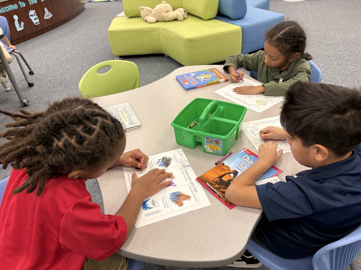 HicksLibrary's tweet photo. Annual lesson on taking good care of library books! #bookcare #1stgrade https://t.co/GtvyX6t10z