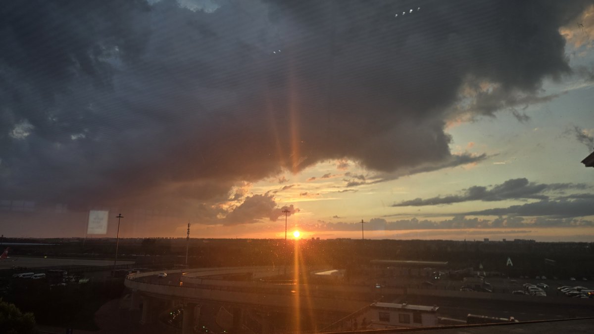 potatomilk2018's tweet photo. Sunset https://t.co/oH7RwWjdxG