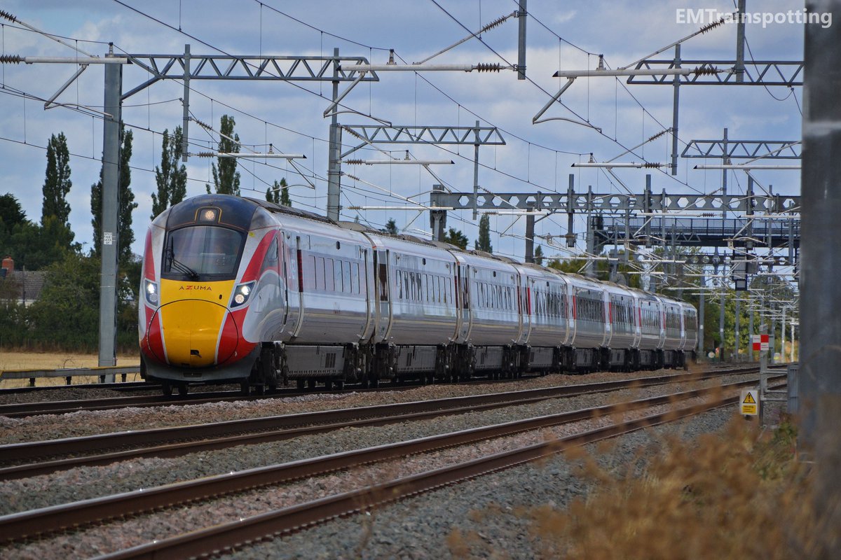 LNER's tweet photo. On Sunday, we took two of our Azuma trains to Bedford!

This was to help keep customers connected and on trains as our usual route was closed for engineering work.

Trains arrived early and customers were then able to connect to and from London with Thameslink. https://t.co/S2kXip9sN6