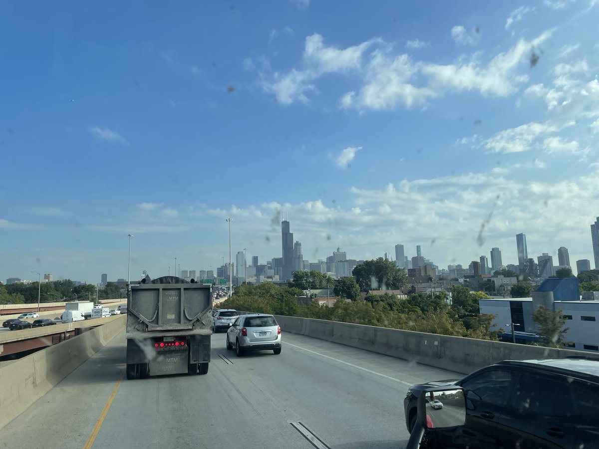 firestar120's tweet photo. Forgot to post these but downtown Chicago https://t.co/68bwi8k3Si