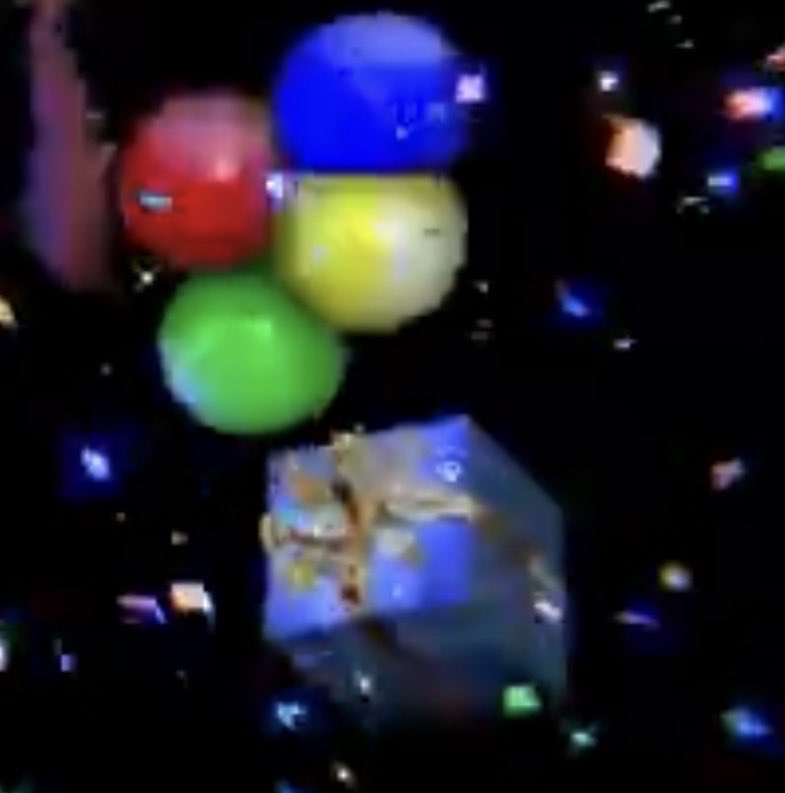 lilygia's tweet photo. In 2010, Roblox released this piece of cake and gift for their birthday. 
Are we possibly getting the rest of the cake in 2026?? https://t.co/tz8338alEw