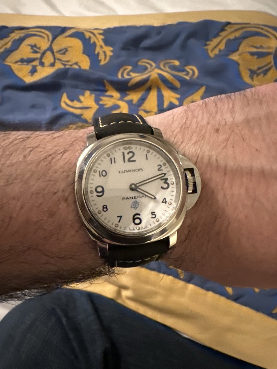 dzr0001's tweet photo. @LordBullingdon_ @NotConservativ3 @justinsliao It’s closer to 9-9.25 inches. The 24cm number I had in my head from a bracelet. Here’s my wrist with a 44mm Panerai. Ignore the ugly hotel bedding. https://t.co/qgghqGXLn8