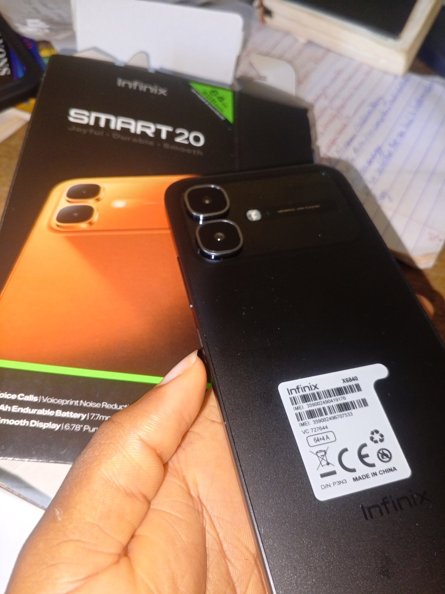 CNATION_1's tweet photo. Yesterday my dad surprised my younger sister with her first ever phone.
The first thing she did was to tell me to hook her up with a very good ghostwriting mentorship she's been saving up for.

She got @Coachwealth47 program today🤭.
I'm so proud of her💃 https://t.co/BqzLvLhSFv