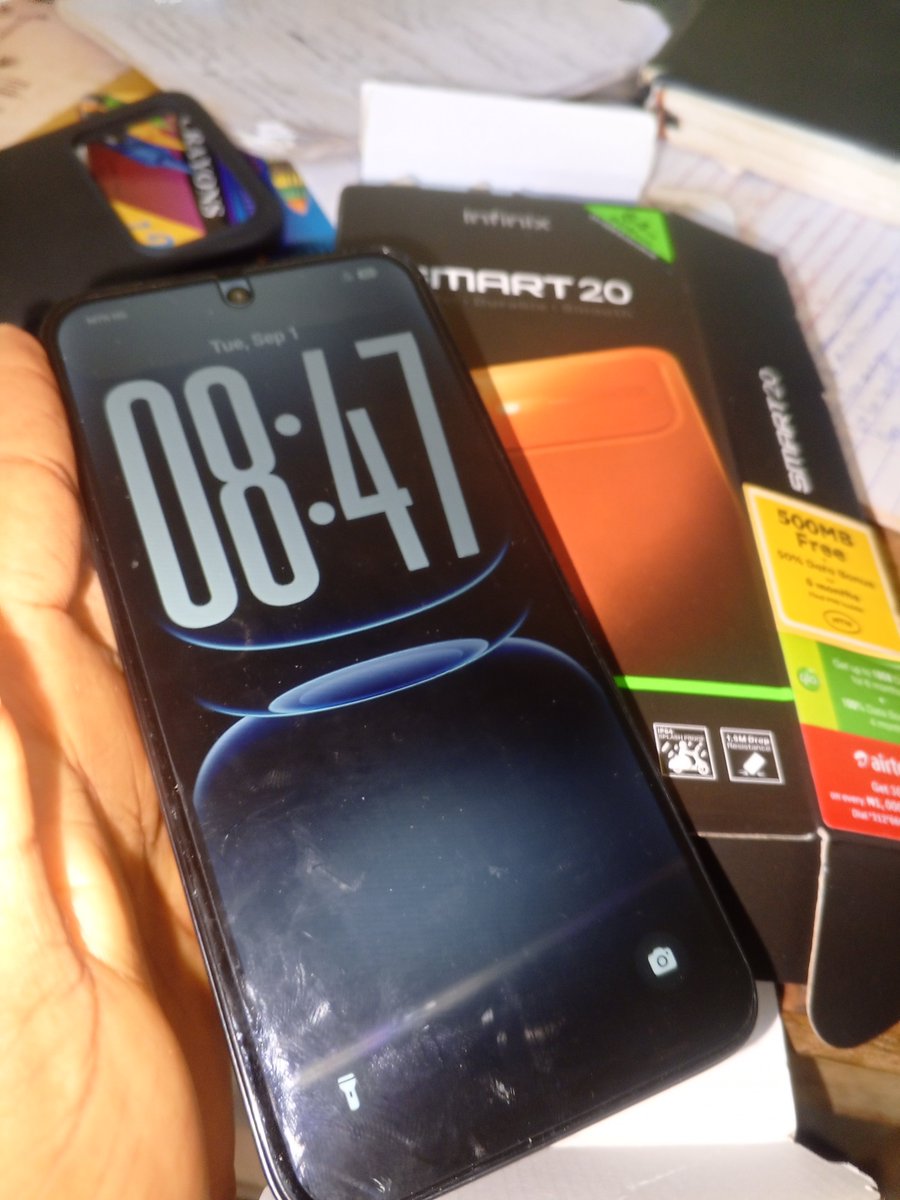 CNATION_1's tweet photo. Yesterday my dad surprised my younger sister with her first ever phone.
The first thing she did was to tell me to hook her up with a very good ghostwriting mentorship she's been saving up for.

She got @Coachwealth47 program today🤭.
I'm so proud of her💃 https://t.co/BqzLvLhSFv