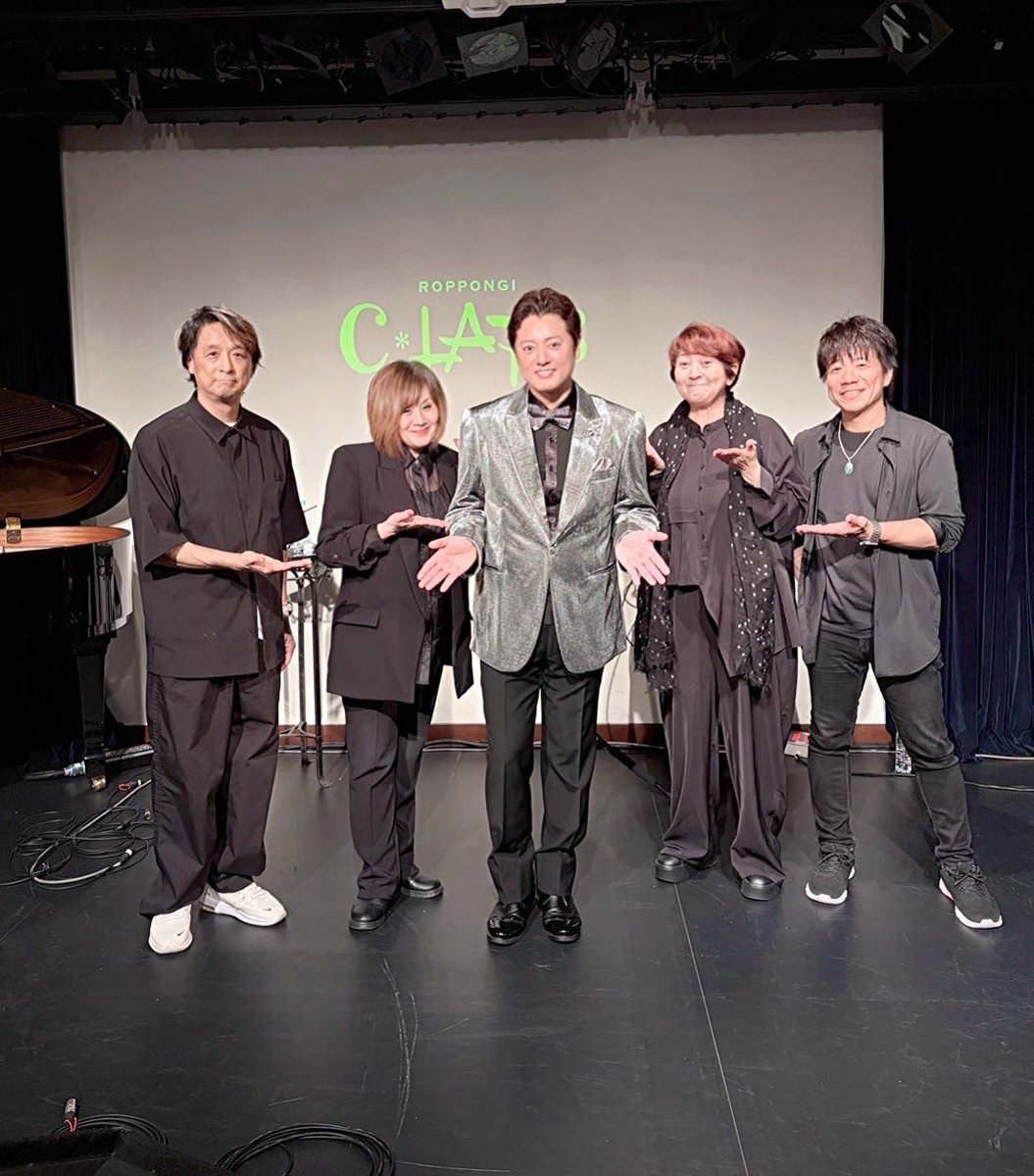 musicarey's tweet photo. 優ちゃんこと原田優一さんの
Birthday LIVE 終了いたしました。優ちゃんの素晴らしい歌と素晴らしいトークに笑顔満開の会場！満員のお客様と共に、
そして音楽と共にお祝いできて
素敵な夜となりました！
優ちゃん、おめでと〜♡
#原田優一　#birthdaylive 
#六本木claps #yukachanband https://t.co/KuGepNQwdi