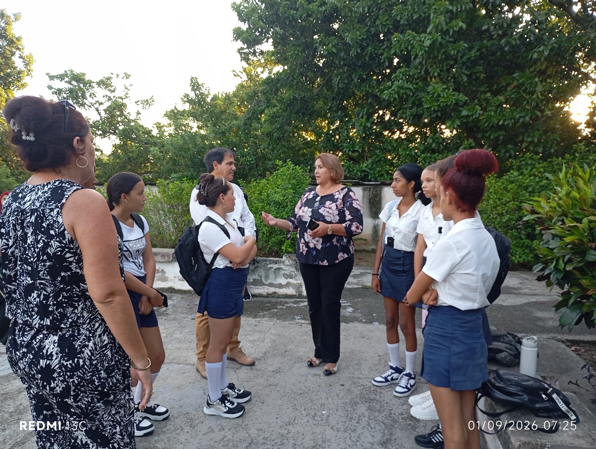 CfgosEduca's tweet photo. #Edusur Para darle la bienvenida al nuevo curso escolar @Yolexisrguez dialogó con educandos de nuevo ingreso de la Escuela Pedagógica Octavio García Hernández. #1roDeSeptiembre #RegresoALasAulas #CubaMined https://t.co/iIy9nyBhIG
