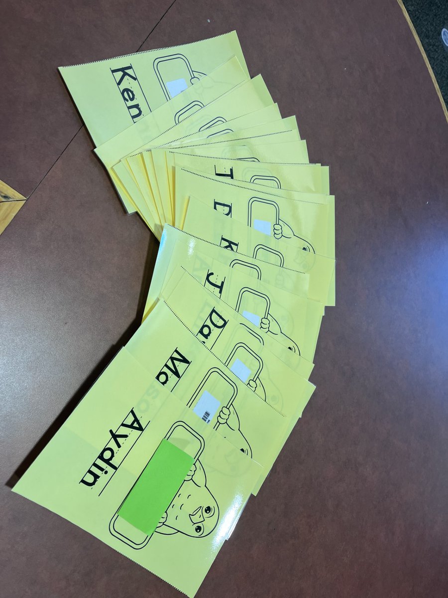 Guide_Librarian's tweet photo. New library cards, new adventures! https://t.co/jQhEC2Xplw