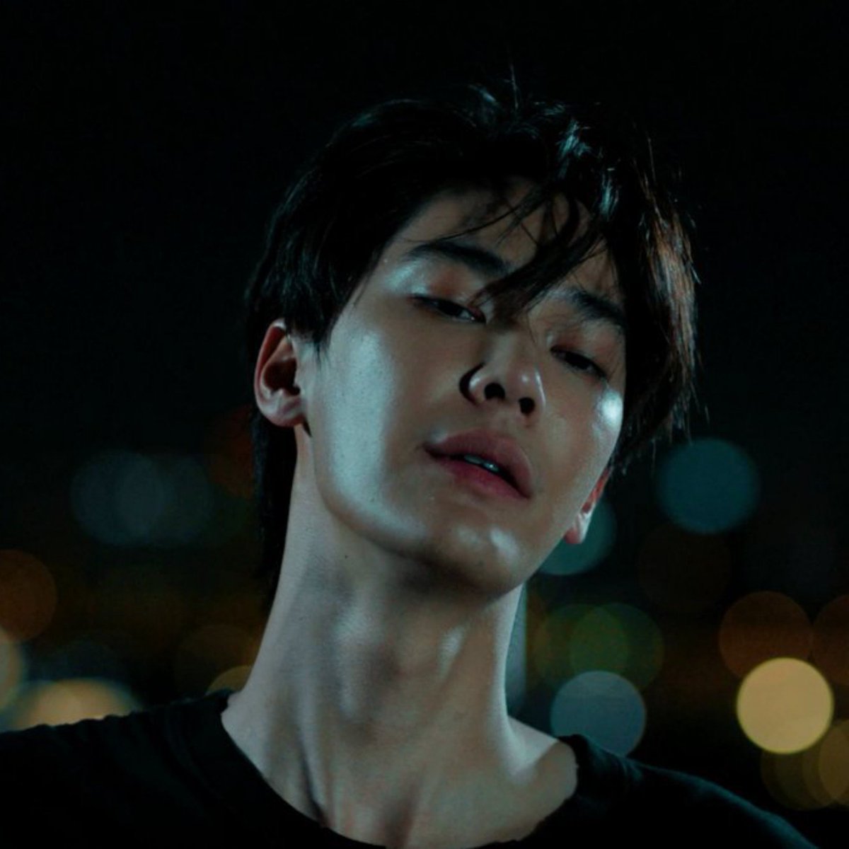aice_vtp's tweet photo. give me a sec, i need to process his face. he's so damn hot...

#MrKillSeriesEP9 https://t.co/GKUPzfuXDK