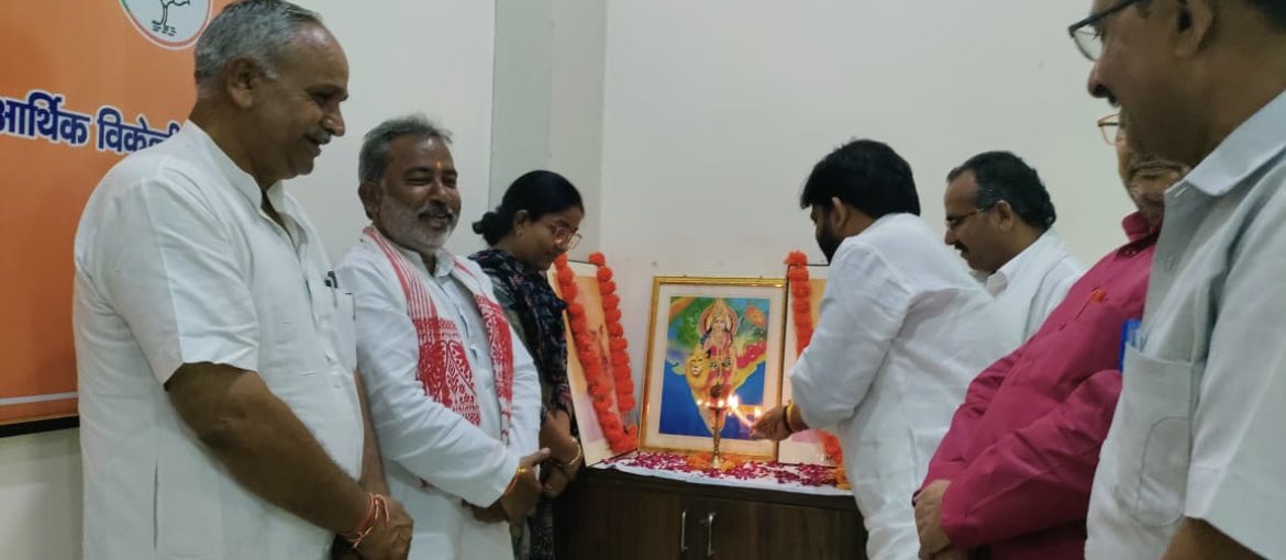 kavitasinghUP's tweet photo. आज हापुड़ भाजपा जिला कार्यालय पर मण्डल प्रवास योजना के अंतर्गत आयोजित जिला कार्यशाला में मुख्य अतिथि आदरणीय श्री सत्यपाल सिंह सैनी जी ( प्रदेश उपाध्यक्ष भाजपा उत्तर प्रदेश एवं जिला प्रभारी हापुड़) का मार्गदर्शन प्राप्त हुआ। 

इस अवसर पर पूर्व जिला अध्यक्ष श्री उमेश राणा जी, जिला https://t.co/BMQPTFiH0U