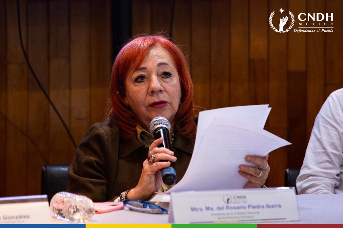 CNDH's tweet photo. La CNDH y la Universidad Central “Marta Abreu” de Las Villas suman esfuerzos para impulsar educación, investigación, capacitación y conocimiento en favor de los derechos humanos y de la cultura de paz en México y Cuba. 

"Defender los derechos humanos también es cambiar las condiciones que propician su vulneración", afirmó la presidenta Rosario Piedra Ibarra.

#DefendemosAlPueblo
