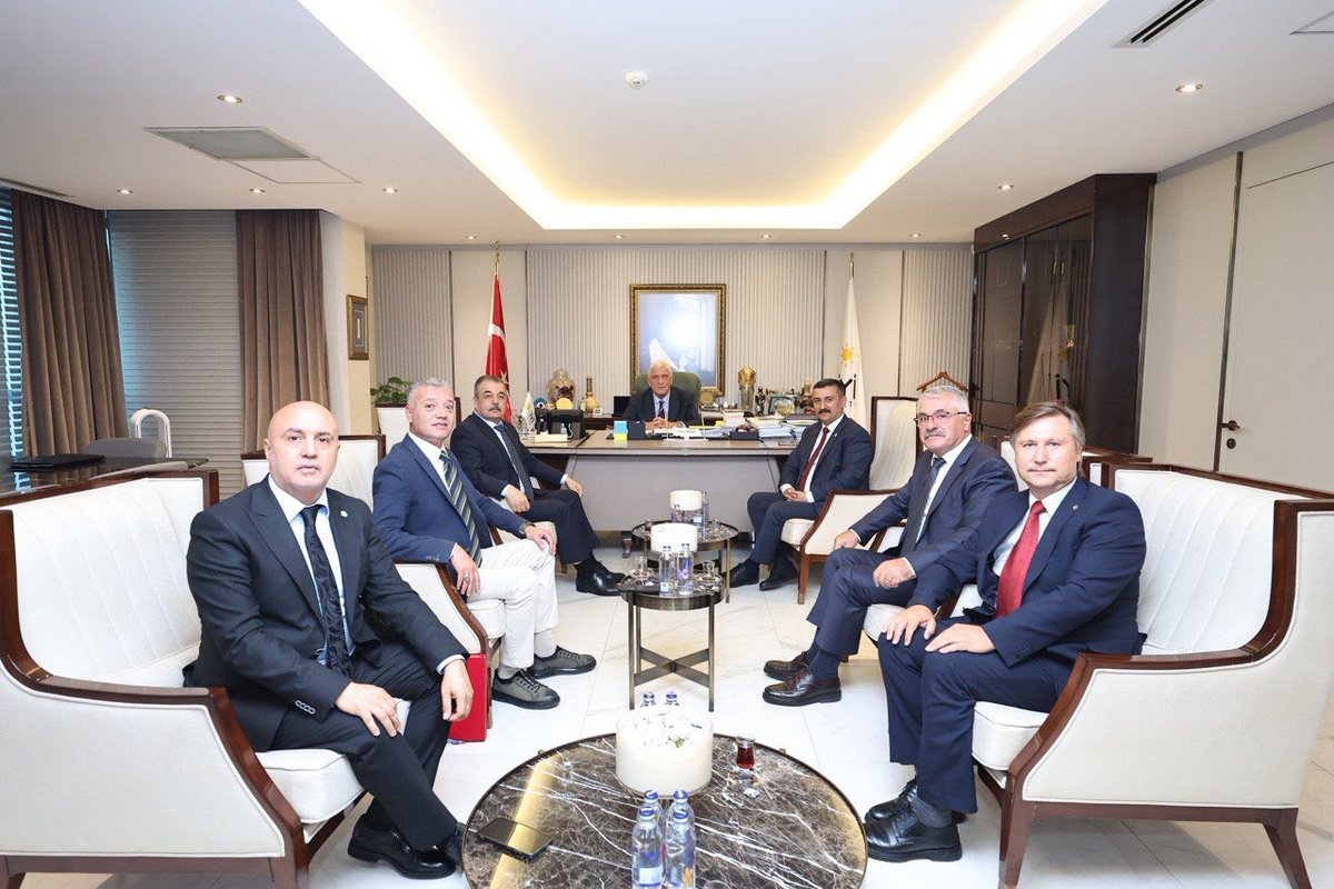 iyiparti's tweet photo. Genel Başkanımız Sayın Müsavat Dervişoğlu @MDervisogluTR,

Birleşik Kamu İş Konfederasyonu Başkanı Sayın Orhan Yıldırım ve Yönetim Kurulu üyeleri ile Genel Merkezimizde bir araya geldi.

Ziyaretleri için teşekkür ediyoruz. https://t.co/Op8LmRkZFB