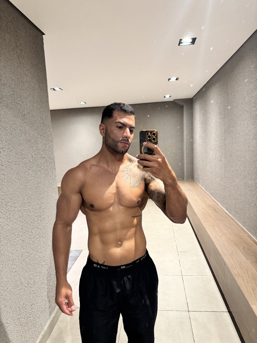 ThiSecrets95's tweet photo. Perigo é olhar demais e não poder tocar. https://t.co/PDygt8ROqy