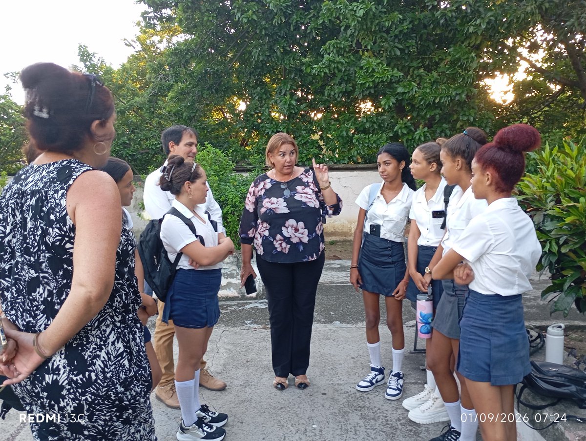 CfgosEduca's tweet photo. #Edusur Para darle la bienvenida al nuevo curso escolar @Yolexisrguez dialogó con educandos de nuevo ingreso de la Escuela Pedagógica Octavio García Hernández. #1roDeSeptiembre #RegresoALasAulas #CubaMined https://t.co/iIy9nyBhIG