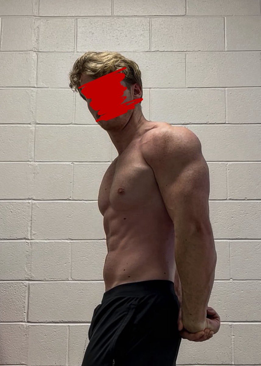 KyleKemp1999's tweet photo. Shoulders and arms today. Who wishes they could feel this massive body? 🤑💪🔥🏧 #flex #muscles #muscleworship #findom #paypig #alpha #alphagod #send https://t.co/nkXjVFpg34
