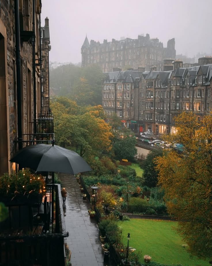 InFiniteH0riZ0n's tweet photo. Edinburgh, Scotland https://t.co/GsjLUVqqlu