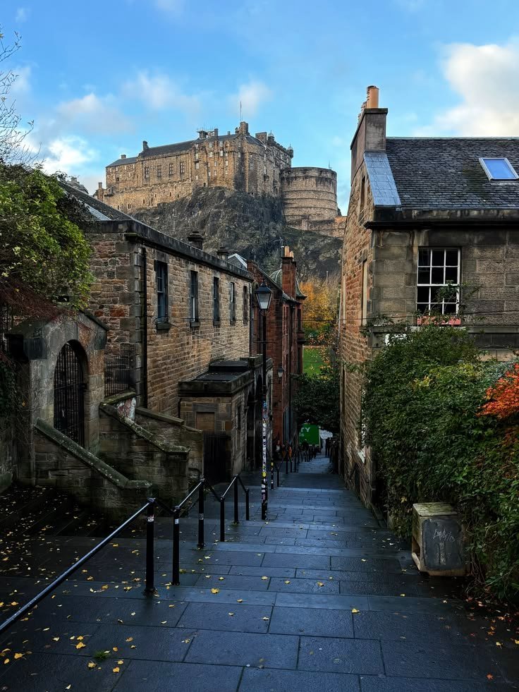 InFiniteH0riZ0n's tweet photo. Edinburgh, Scotland https://t.co/GsjLUVqqlu
