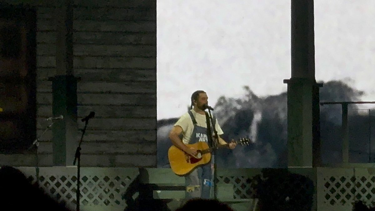 pnksl's tweet photo. Seattle Night 2. #greatdividetour @NoahKahan https://t.co/TbjjrVRQhG