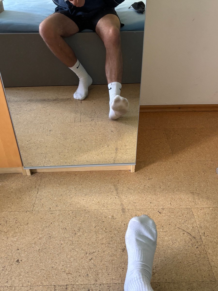 Alpha__Student's tweet photo. Tag 5 und sie stinken gottlos🤢😆 #feet #findom #master #domination #smelly https://t.co/PrTlQj6vxp
