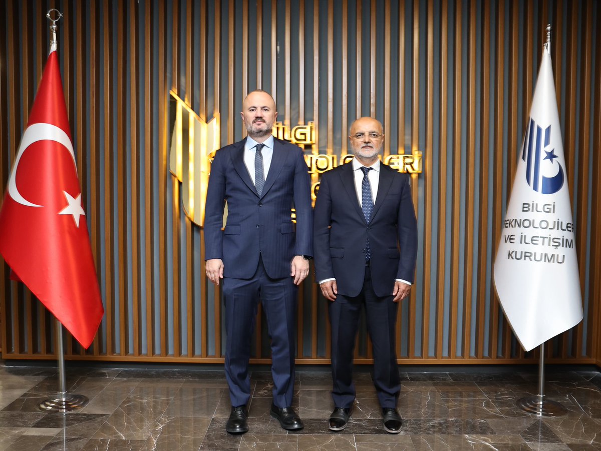 BTK_MehmetKcygt's tweet photo. 186 yıllık köklü geçmişiyle ülkemizin en önemli kurumlarından biri olan PTT’nin Genel Müdürü Sayın Dr. @hakangulten ve beraberindeki heyeti ağırlamaktan büyük bir mutluluk duyduk.

Kendileriyle kurumlarımızın ortak çalışma alanları ve iletişim sektörünün gelişimine yönelik yürütülebilecek çalışmalar üzerine verimli bir görüşme gerçekleştirdik.

Yeni görevimiz dolayısıyla gerçekleştirdikleri nazik ziyaretleri için teşekkür ediyorum.