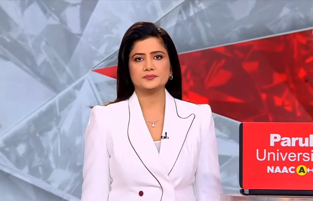 TARUNMI24's tweet photo. #Tuesday
🤍🤍🤍🤍
#smiles #anchorshoot #aajtak #9BajGaye #EkAurEkGyarah #lunchbreak #KhabreinAsardar #khabrein7tak #7tak #7तक #Shankhnaad #Vishesh #Khabardar #cutelooks #lookoftheday #sweetsmile @nehabatham03 Didi ji https://t.co/Yfg0ePLMmg