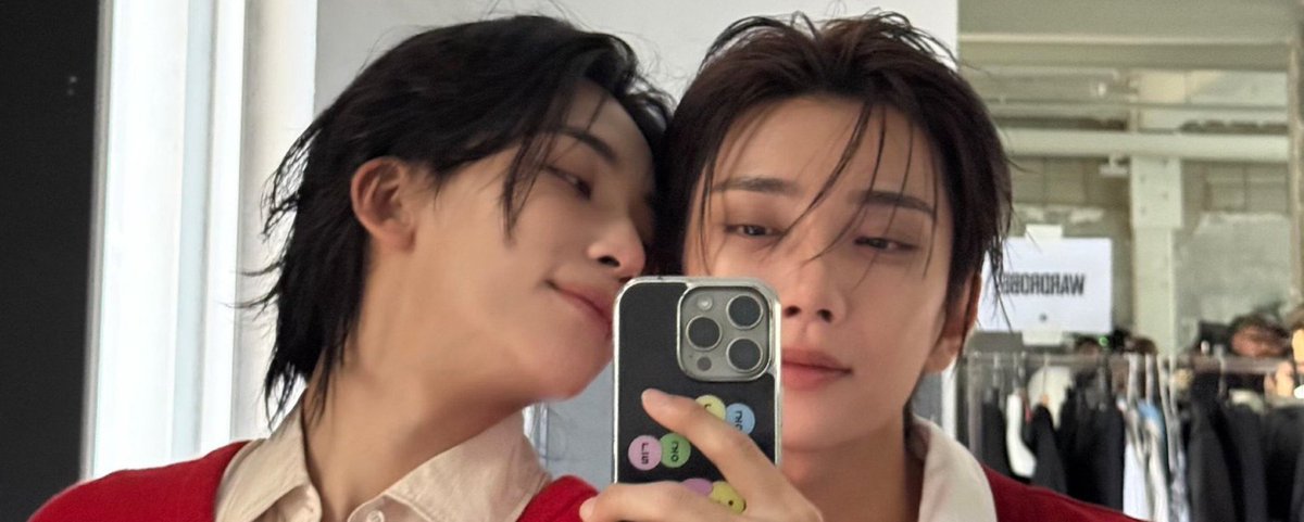 shuamodoll's tweet photo. i cant stop screaming ohmygdishsjshs this pic is actually REAL WHAT THE FUCK https://t.co/D7hjYOBHYb