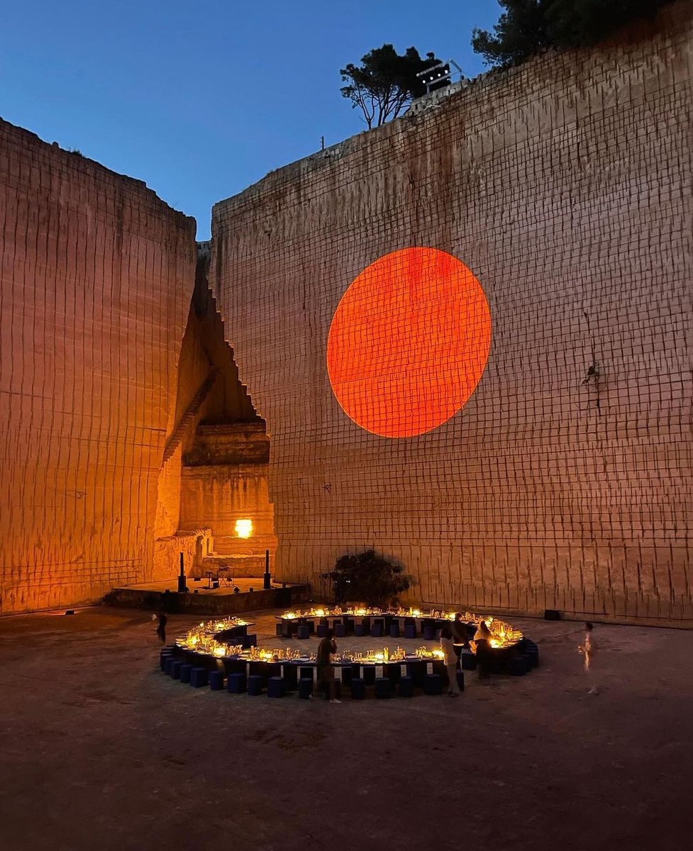 hutdesigns's tweet photo. This circular sunset dinner setup at Lithica is a dream come true for design lovers https://t.co/8UEnxnrQSP